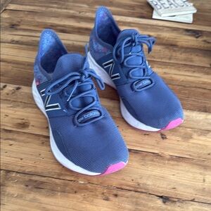 New Balance Women's Blue Athletic Sneakers with Pink Accents